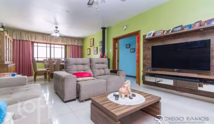 Casa com 4 quartos à venda na Travessa Afonso Mabilde, 111, Santa Maria Goretti, Porto Alegre, 247 m2 por R$ 1.090.000