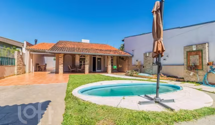 Casa com 4 quartos à venda na Rua Oiampi, 364, Guarujá, Porto Alegre, 374 m2 por R$ 850.000