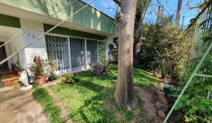 Casa com 5 quartos à venda na Rua Araponga, 125, Chácara das Pedras, Porto Alegre, 247 m2 por R$ 1.650.000