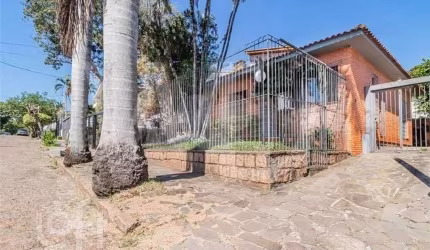 Casa com 3 quartos à venda na Rua Professor Fernando Carneiro, 112, Três Figueiras, Porto Alegre, 198 m2 por R$ 1.450.000