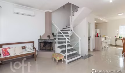Casa com 3 quartos à venda na Rua Antonio Spolidoro, 45, Hípica, Porto Alegre, 174 m2 por R$ 500.000