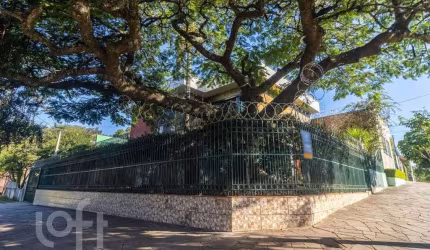 Casa com 5 quartos à venda na Travessa Fortaleza, 10, Nonoai, Porto Alegre, 340 m2 por R$ 750.000