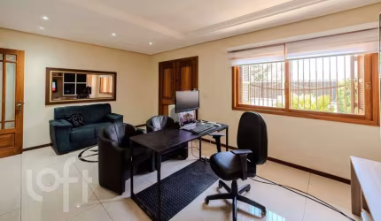 Casa com 4 quartos à venda na Rua Raymundo Luiz Marinho Filho, 289, Rubem Berta, Porto Alegre, 247 m2 por R$ 810.000