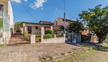 Casa com 3 quartos à venda na Rua Saudável, 168, Medianeira, Porto Alegre, 120 m2 por R$ 650.000