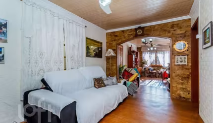 Casa com 4 quartos à venda na Pastor Gustav Nordlund, 405, Rubem Berta, Porto Alegre, 200 m2 por R$ 550.000
