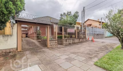 Casa com 3 quartos à venda na Rua Frederico Etzberger, 252, Nonoai, Porto Alegre, 315 m2 por R$ 586.000