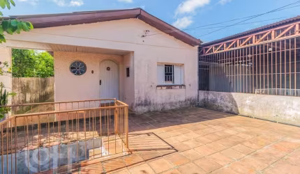 Casa com 4 quartos à venda na Rua Cuiabá, 322, Medianeira, Porto Alegre, 78 m2 por R$ 899.000