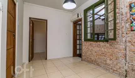 Casa com 3 quartos à venda na Rua São Carlos, 1124, Floresta, Porto Alegre, 126 m2 por R$ 540.000