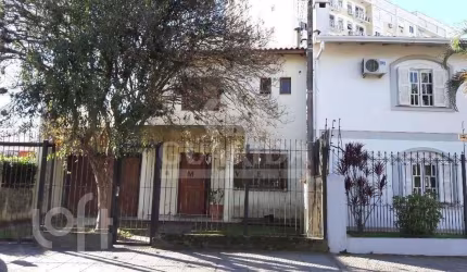 Casa com 3 quartos à venda na Rua Afonso Arinos, 536, Camaquã, Porto Alegre, 250 m2 por R$ 800.000