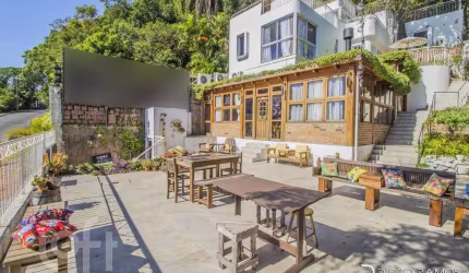 Casa com 3 quartos à venda na Avenida Guaíba, 12650, Espírito Santo, Porto Alegre, 308 m2 por R$ 900.000