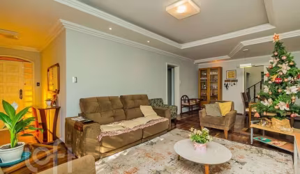 Casa com 3 quartos à venda na Avenida Delmar Rocha Barbosa, 181, Rubem Berta, Porto Alegre, 290 m2 por R$ 650.000