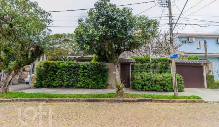 Casa com 3 quartos à venda na Rua César de Castro, 136, Teresópolis, Porto Alegre, 197 m2 por R$ 990.000