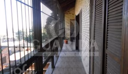 Casa com 3 quartos à venda na Avenida Capivari, 1104, Cristal, Porto Alegre, 270 m2 por R$ 647.000