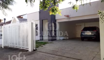 Casa com 3 quartos à venda na Rua Osmar Amaro de Freitas, 110, Jardim Itu Sabará, Porto Alegre, 290 m2 por R$ 790.000