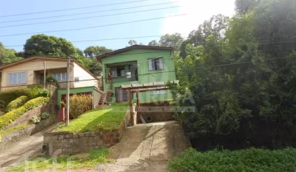 Casa com 5 quartos à venda na Avenida Professor Oscar Pereira, 6798, Cascata, Porto Alegre, 280 m2 por R$ 500.000