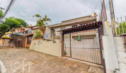 Casa com 5 quartos à venda na Avenida Nonoai, 1686, Nonoai, Porto Alegre, 358 m2 por R$ 800.000