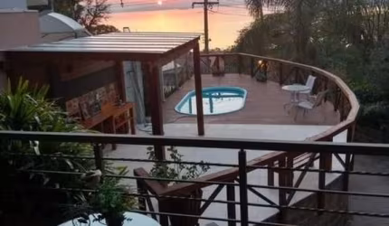 Casa com 3 quartos à venda na Rua Charruas, 267, Espírito Santo, Porto Alegre, 304 m2 por R$ 1.267.000