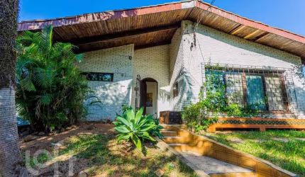 Casa com 3 quartos à venda na Avenida Assis Chateaubriand, 17, São Sebastião, Porto Alegre, 200 m2 por R$ 793.000