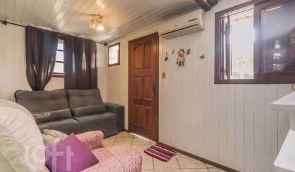 Casa com 4 quartos à venda na Avenida Ipê, 653, Vila Jardim, Porto Alegre, 224 m2 por R$ 395.000
