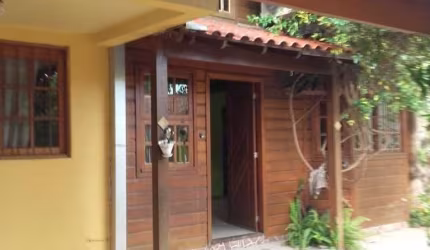 Casa com 4 quartos à venda na Rua Ilhéus, 107, Vila Ipiranga, Porto Alegre, 115 m2 por R$ 690.000