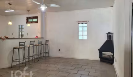 Casa com 2 quartos à venda na Rua Lauro Rodrigues, 405, Rubem Berta, Porto Alegre, 56 m2 por R$ 295.000
