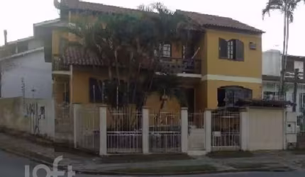 Casa com 3 quartos à venda na Avenida Celestino Bertolucci, 115, Hípica, Porto Alegre, 306 m2 por R$ 979.900