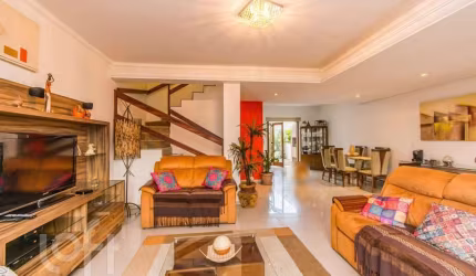 Casa com 3 quartos à venda na Rua Canísio Binsfeld, 371, Hípica, Porto Alegre, 170 m2 por R$ 710.000