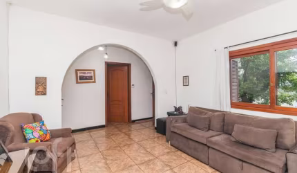 Casa com 3 quartos à venda na Rua Caieira, 278, Medianeira, Porto Alegre, 168 m2 por R$ 551.000