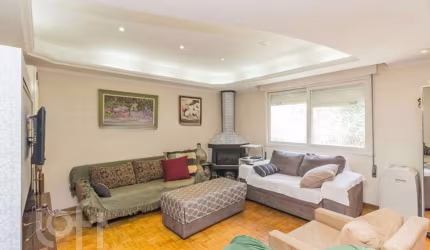 Casa com 5 quartos à venda na Avenida Frei Henrique de Coimbra, 175, Vila Ipiranga, Porto Alegre, 236 m2 por R$ 1.040.000