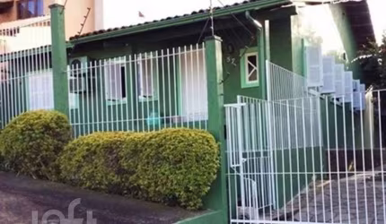 Casa com 3 quartos à venda na Rua Flor de Pessegueiro, 57, Vila Nova, Porto Alegre, 150 m2 por R$ 850.000
