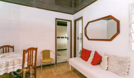 Casa com 3 quartos à venda na Rua Padre João Batista Reus, 2798, Camaquã, Porto Alegre, 338 m2 por R$ 350.000