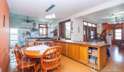 Casa com 3 quartos à venda na Avenida Engenheiro José Maria de Carvalho, 555, Vila Ipiranga, Porto Alegre, 230 m2 por R$ 950.000