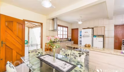 Casa com 4 quartos à venda na Avenida Maria Josefa da Fontoura, 336, Sarandi, Porto Alegre, 250 m2 por R$ 710.000