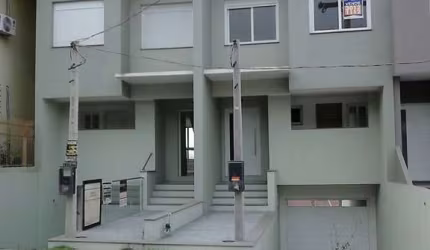 Casa com 3 quartos à venda na Rua Torre de Pedra, 45, Espírito Santo, Porto Alegre, 198 m2 por R$ 750.000