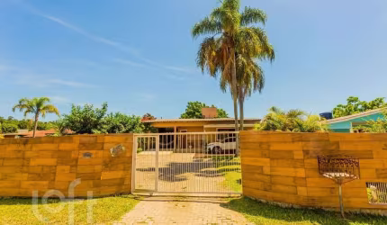 Casa com 3 quartos à venda na Rua Bougainville, 55, Lageado, Porto Alegre, 190 m2 por R$ 450.000