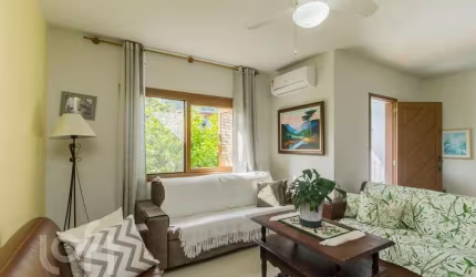 Casa com 4 quartos à venda na Rua João Corrêa Almeida, 45, Vila Nova, Porto Alegre, 244 m2 por R$ 627.000