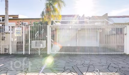 Casa com 3 quartos à venda na Avenida Celestino Bertolucci, 75, Hípica, Porto Alegre, 222 m2 por R$ 675.000