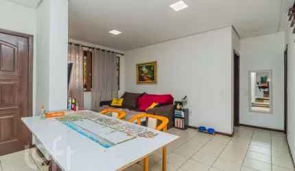 Casa com 3 quartos à venda na Rua Ari Peixoto Martins, 64, Espírito Santo, Porto Alegre, 151 m2 por R$ 720.000