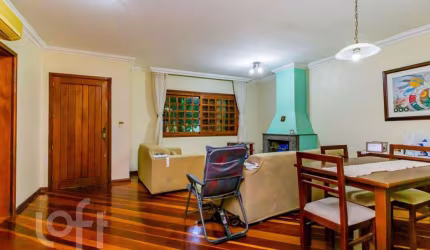 Casa com 2 quartos à venda na Rua Germano Petersen Júnior, 468, Auxiliadora, Porto Alegre, 310 m2 por R$ 1.300.000