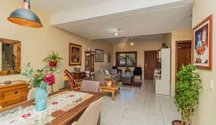Casa com 3 quartos à venda na Rua Padre João Batista Reus, 3476, Cavalhada, Porto Alegre, 232 m2 por R$ 958.000