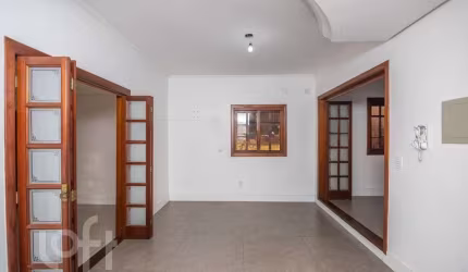 Casa com 4 quartos à venda na Rua Ricalde Marques, 205, Jardim São Pedro, Porto Alegre, 333 m2 por R$ 1.320.000