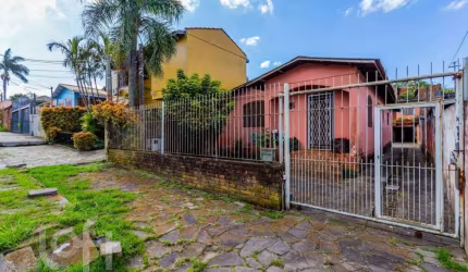 Casa com 3 quartos à venda na Rua Souza Lobo, 1291, Vila Jardim, Porto Alegre, 100 m2 por R$ 498.000