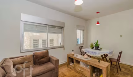Apartamento com 3 quartos à venda na Avenida Borges de Medeiros, 907, Centro Histórico, Porto Alegre, 82 m2 por R$ 235.000