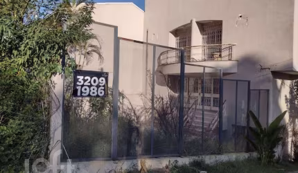 Casa com 4 quartos à venda na Rua Riveira, 475, Petrópolis, Porto Alegre, 388 m2 por R$ 1.700.000