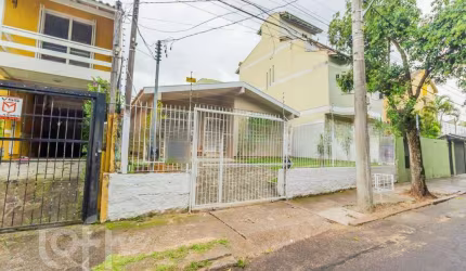 Casa com 3 quartos à venda na Rua Ladislau Neto, 464, Espírito Santo, Porto Alegre, 111 m2 por R$ 690.000
