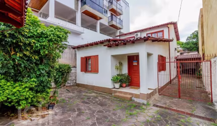 Casa com 5 quartos à venda na Rua Humberto de Campos, 155, Santo Antônio, Porto Alegre, 183 m2 por R$ 509.000