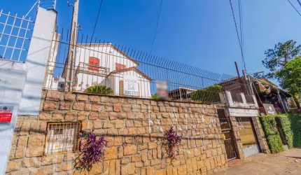 Casa com 3 quartos à venda na Avenida Nonoai, 1566, Nonoai, Porto Alegre, 319 m2 por R$ 750.000
