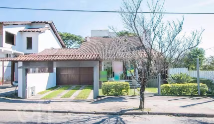 Casa com 4 quartos à venda na Rua Marquês do Maricá, 341, Vila Nova, Porto Alegre, 255 m2 por R$ 950.000