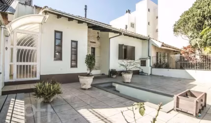 Casa com 3 quartos à venda na Rua General Pedro Bittencourt, 253, Passo da Areia, Porto Alegre, 275 m2 por R$ 1.200.000