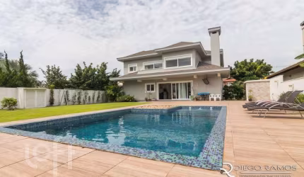 Casa em condomínio fechado com 5 quartos à venda na Avenida Juca Batista, 8000, Belém Novo, Porto Alegre, 413 m2 por R$ 3.600.000